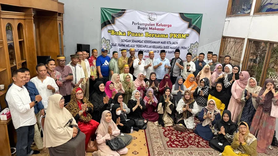 Suasana buka puasa bersama PKBM di Kopi Raga, Bekasi Timur