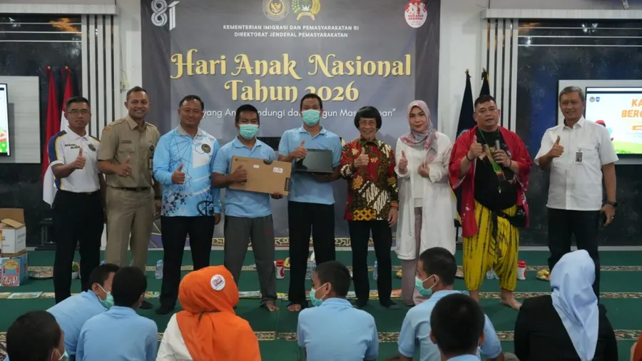 Penyerahan bantuan Chromebook untuk LPKA dalam rangka Hari Anak Nasional