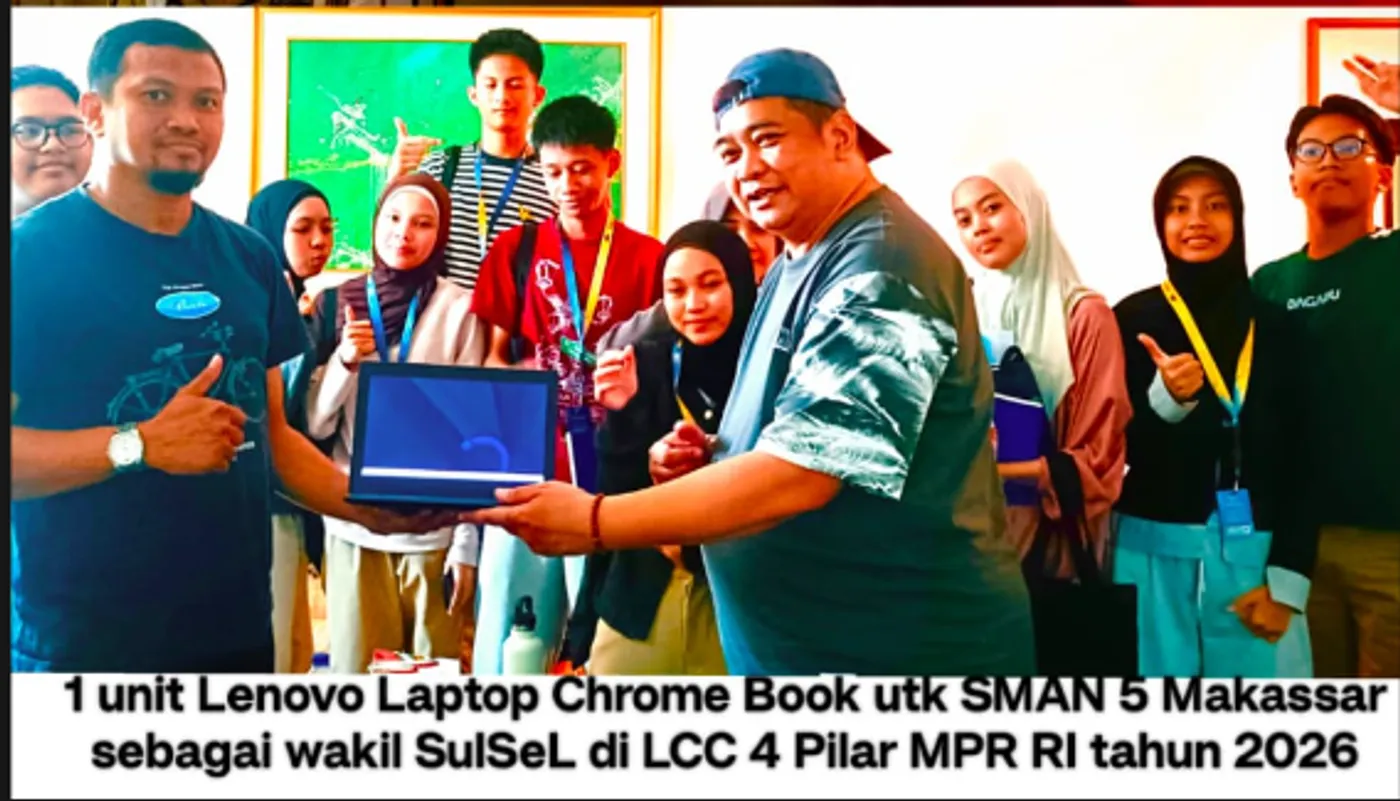 Penyerahan donasi Chromebook untuk pelajar SMAN 5 Makassar, foto 1