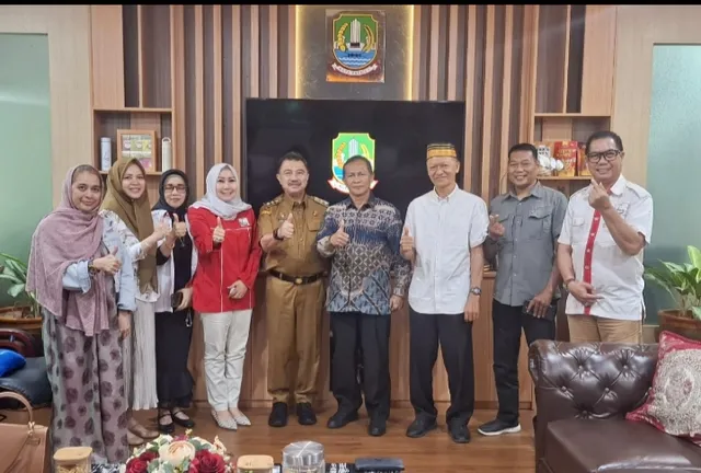 Pengurus PKBM beraudiensi dengan Wakil Wali Kota Bekasi